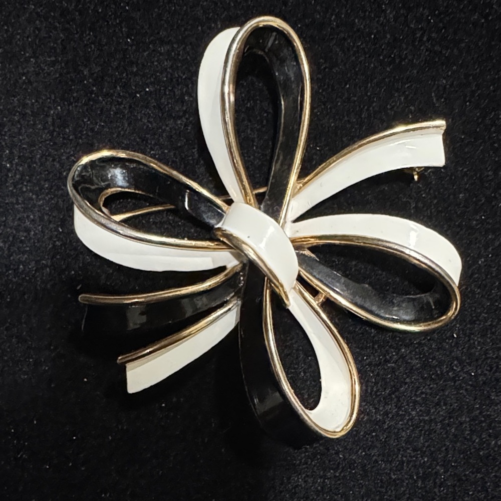 Crown Trifari Chic Black and White with gold Bow Brooch